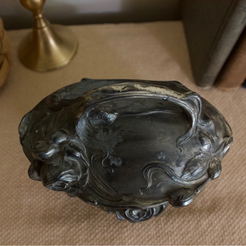 Antique Victorian Cast Metal Jewelry Trinket Box with Floral Design - Picture 3 of 7
